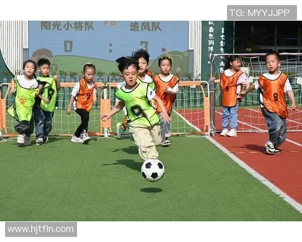 幼儿足球启蒙之旅：在绿茵场上追逐梦想与快乐的成长故事
